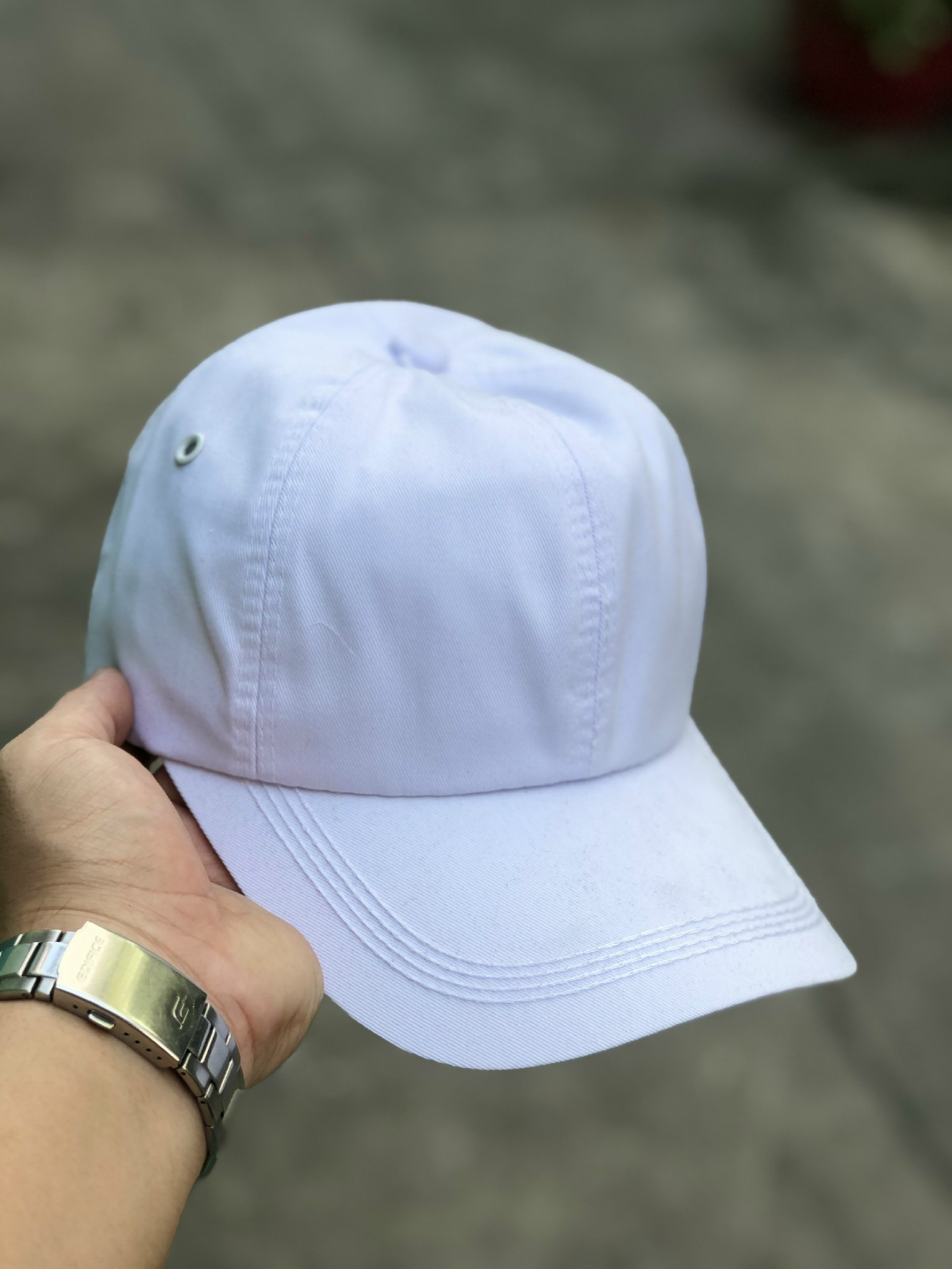 Nón mũ lưỡi trai màu trắng