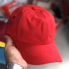 Nón mũ lưỡi trai màu đỏ tươi